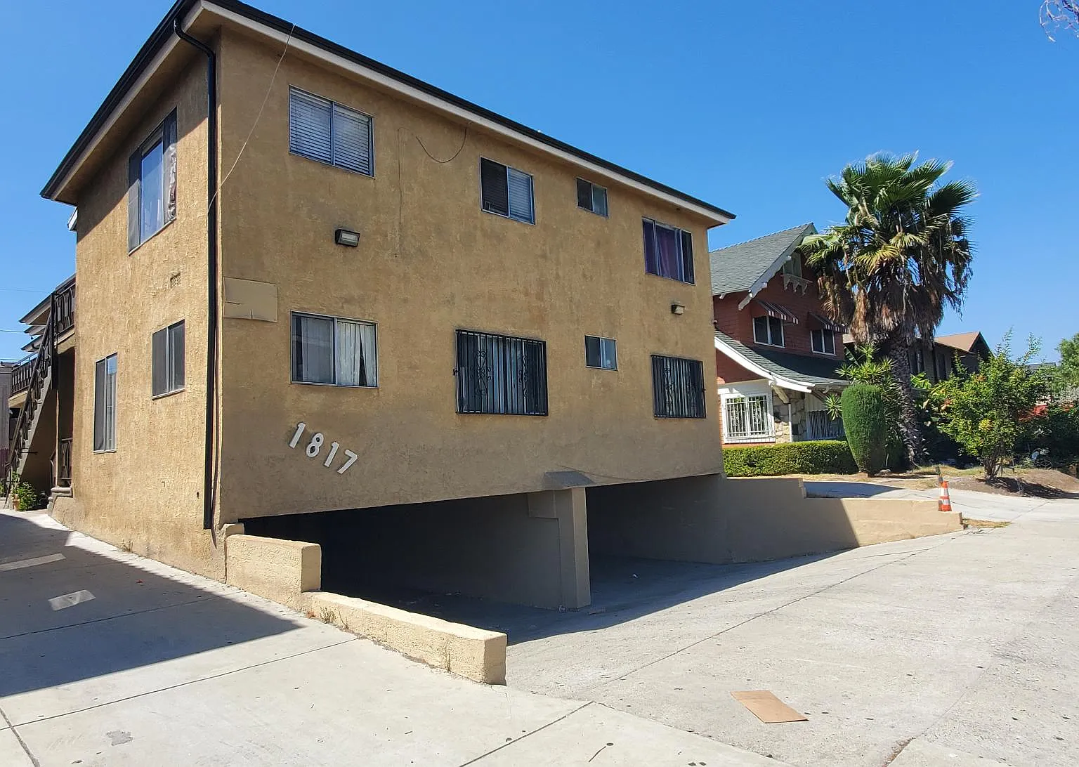 2 bed, 650 sqft, $2,200 — Photo 1