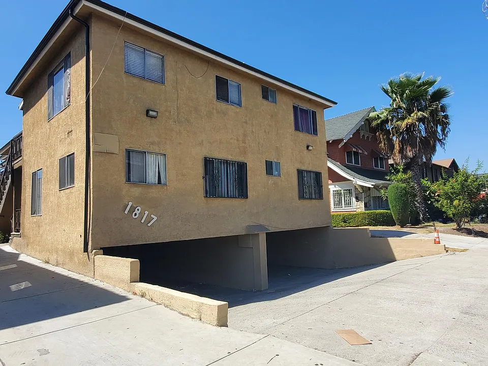 1817 S Harvard Blvd #7