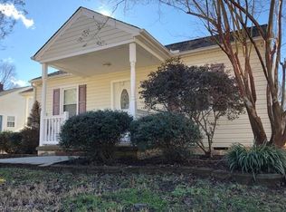 400 W Gilbreath St, Graham, NC 27253