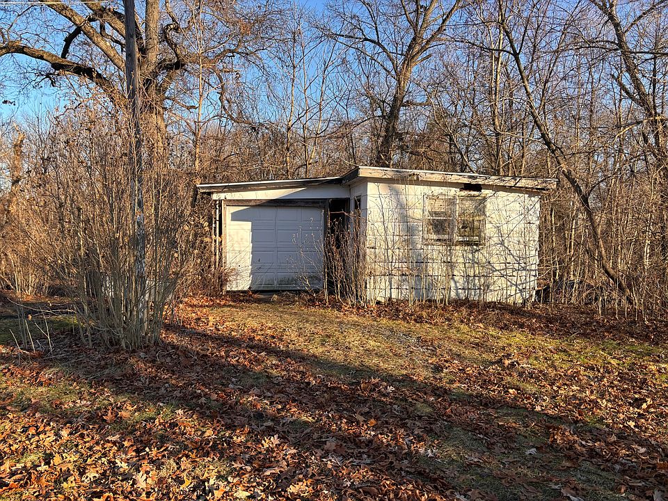 2nd image of 325 Lilac Dr