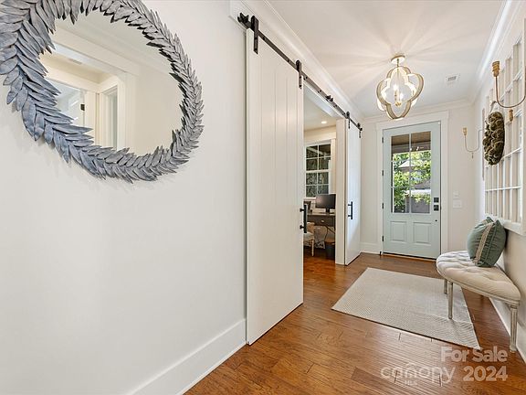 5th image of 9819 Avenal Ln
