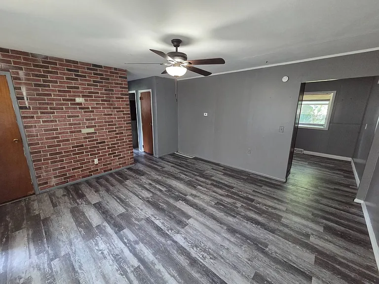 2401 Eastlawn St — Photo 22