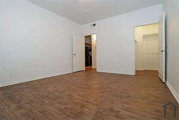 1811 South Blvd — Photo 4