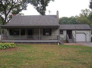 8 Pine Hill Rd, Windsor Locks, CT 06096