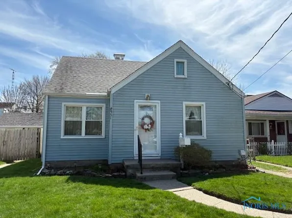 2551 Pershing Dr, Toledo, OH 43613