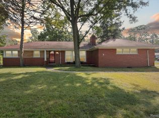 22510 Lahser Rd, Southfield, MI 48033