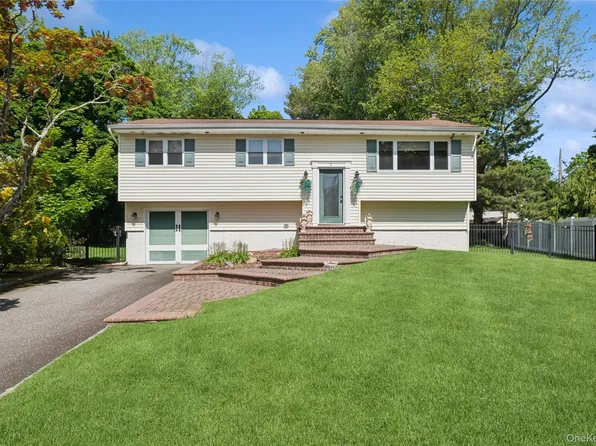 3 Bradley Court, Smithtown, NY 11787