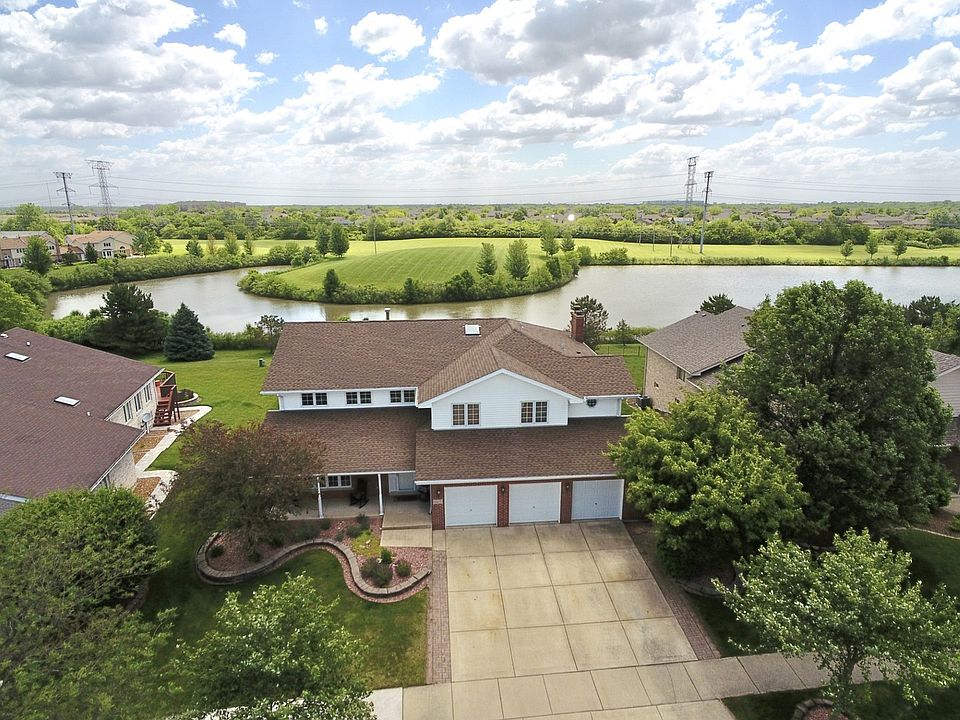 1st image of 8403 Hollybrook Ln