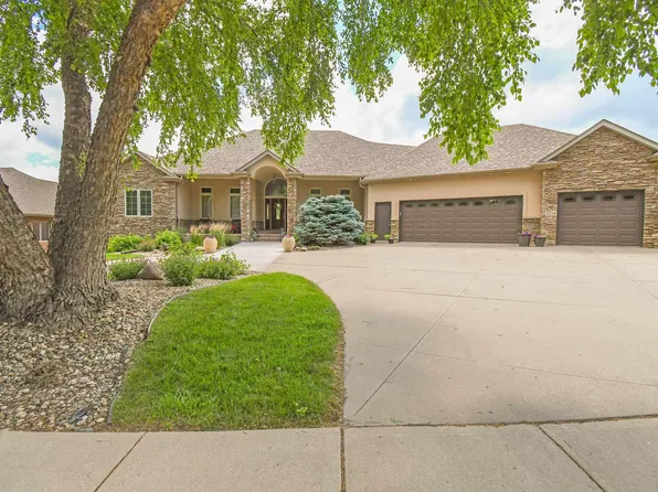 5716 S Prairie View Ct, Sioux Falls, SD 57108