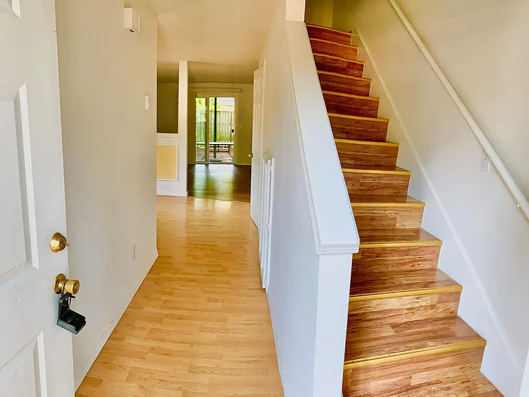 1004 NE Keyes Rd — Photo 2