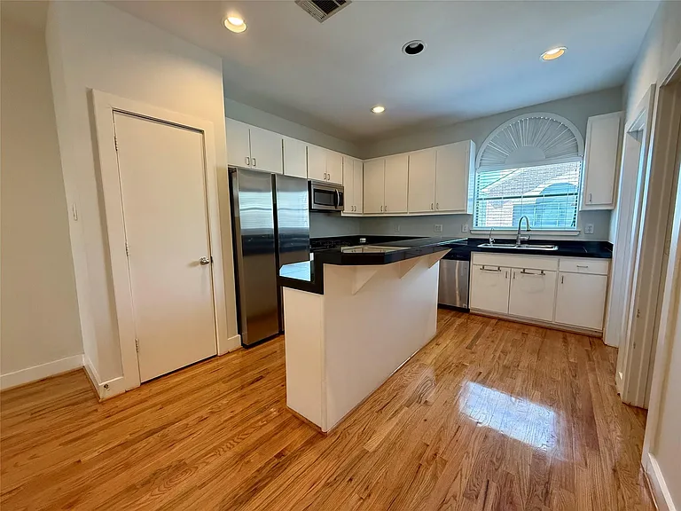 9833 Sandra Ann Ct — Photo 16