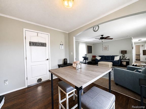 5th image of 24228 Chippewa Dr