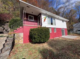 404 Fairview St, Mullens, WV 25882