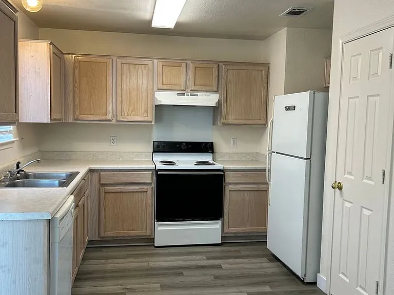 2203 Tracey Ann Ln — Photo 4