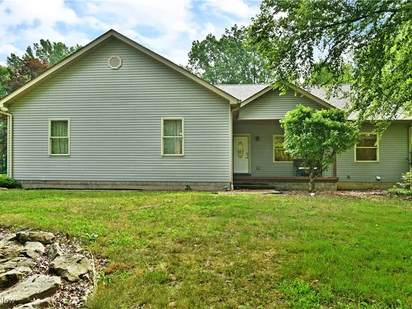 2669 Edgewater Dr, Cortland, OH 44410