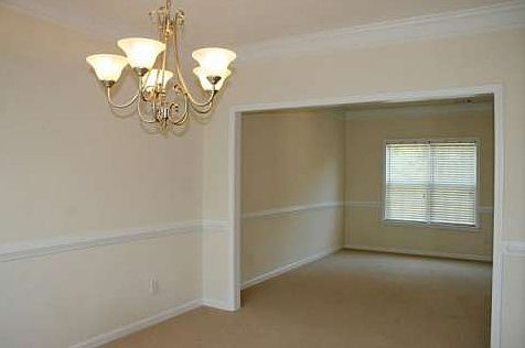 4th image of 32 Persimmon Dr