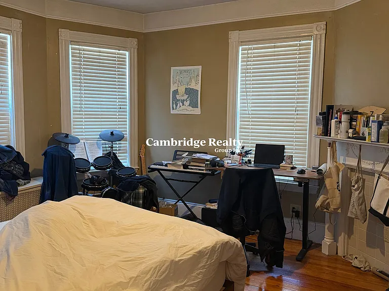 12 Oswald St #2T — Photo 7