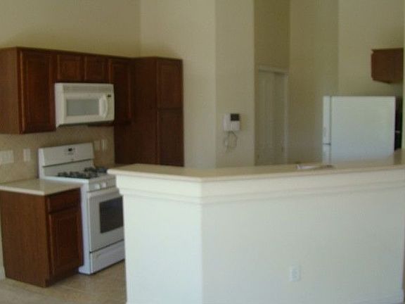 4th image of 10683 Petricola St Unit 101