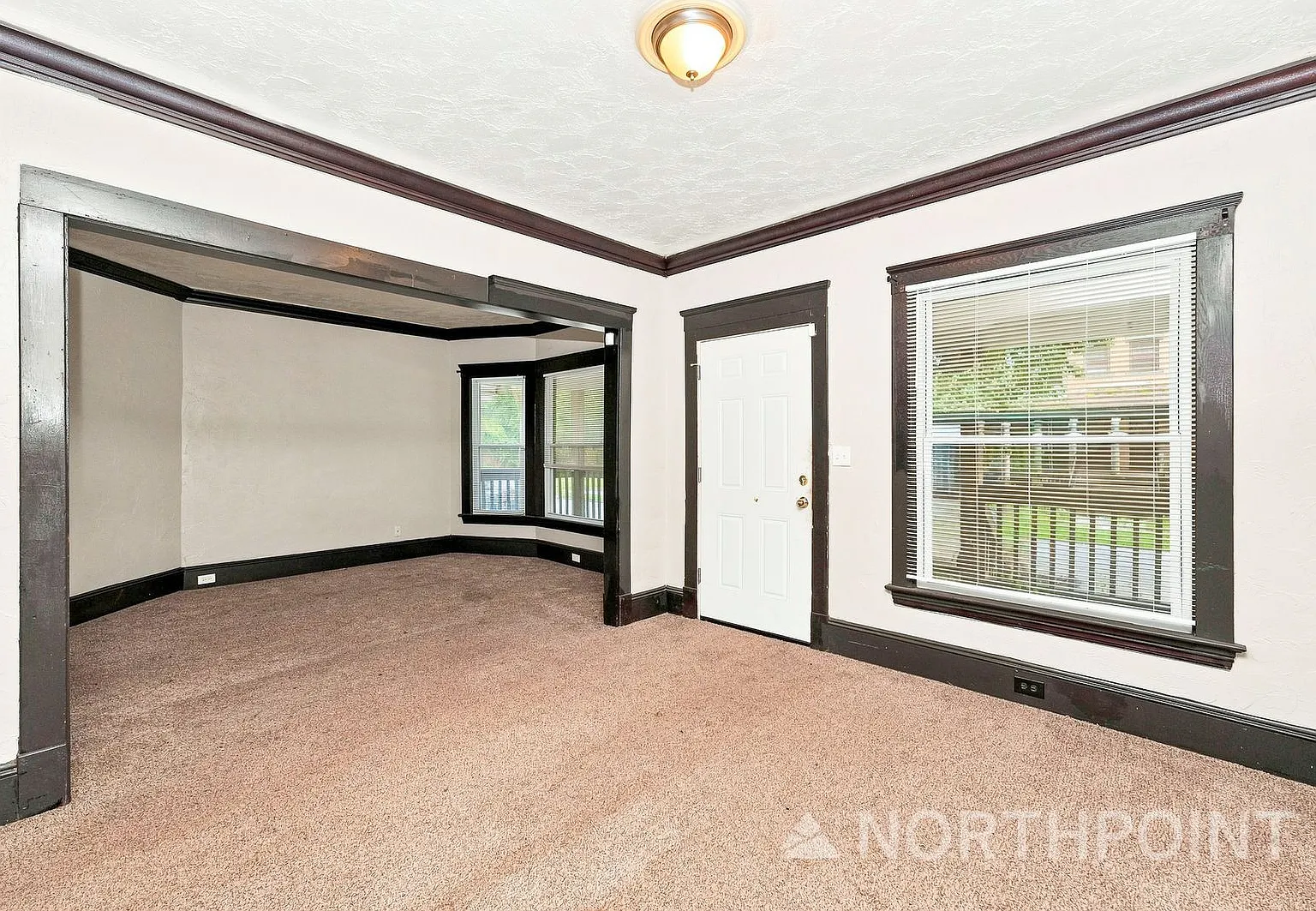 Single Family- 4 bedrooms- large front porch — Photo 2