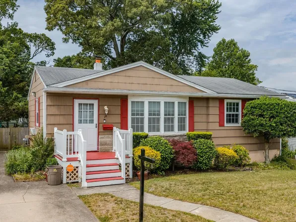16 W Cedar Ave, Somers Point, NJ 08244