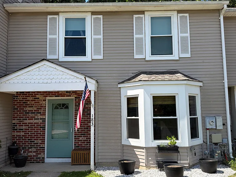 183 Lake Dr — Photo 1