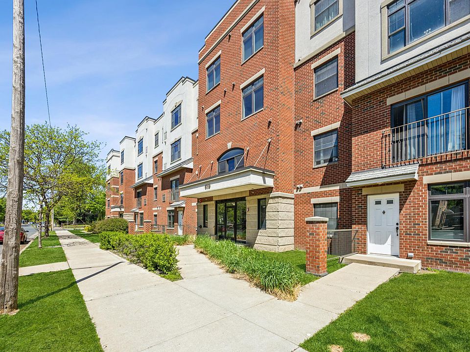1st image of 619 8th St SE Unit 303