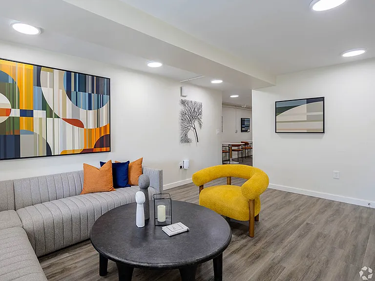 Broadview Apartments — Photo 16