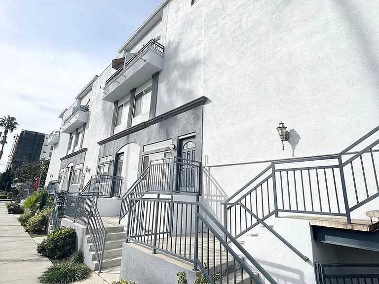 3686 Keystone Ave — Photo 3