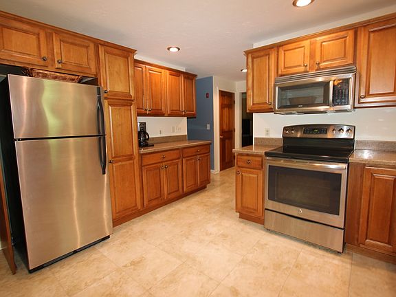 2nd image of 32 Sibley Rd