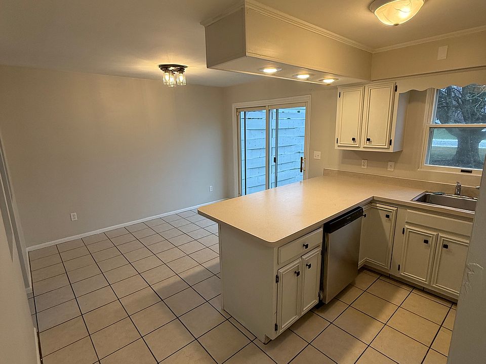 1st image of 2322 Midland Dr #2