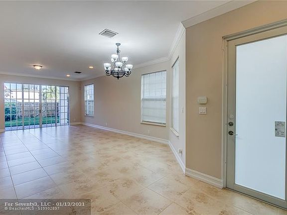 5th image of 301 SW 10th St #301