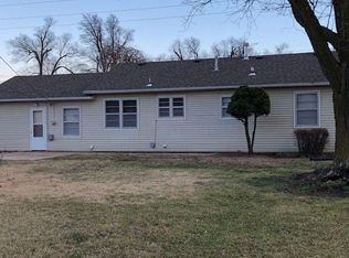 212 SE 14th St, Newton, KS 67114