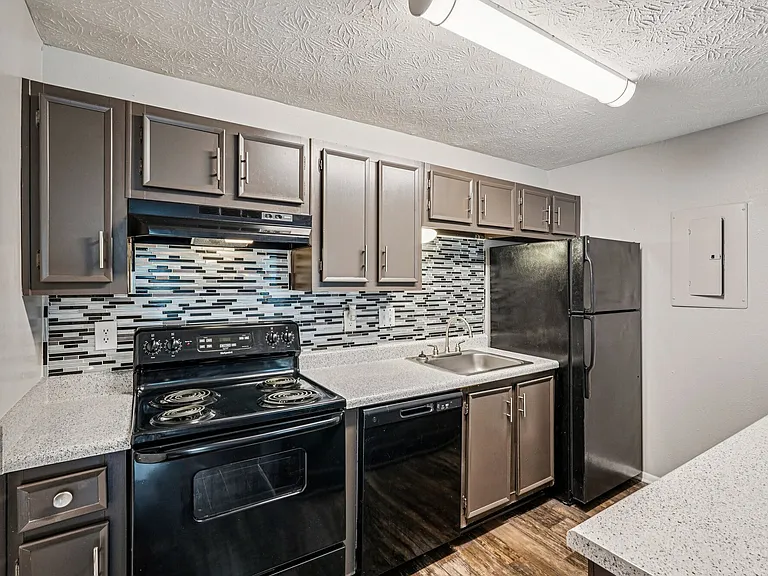 Birch Landing Apartments — Photo 36