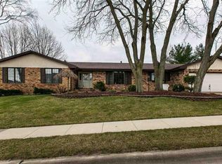 734 Brookview Sq, Dubuque, IA 52003