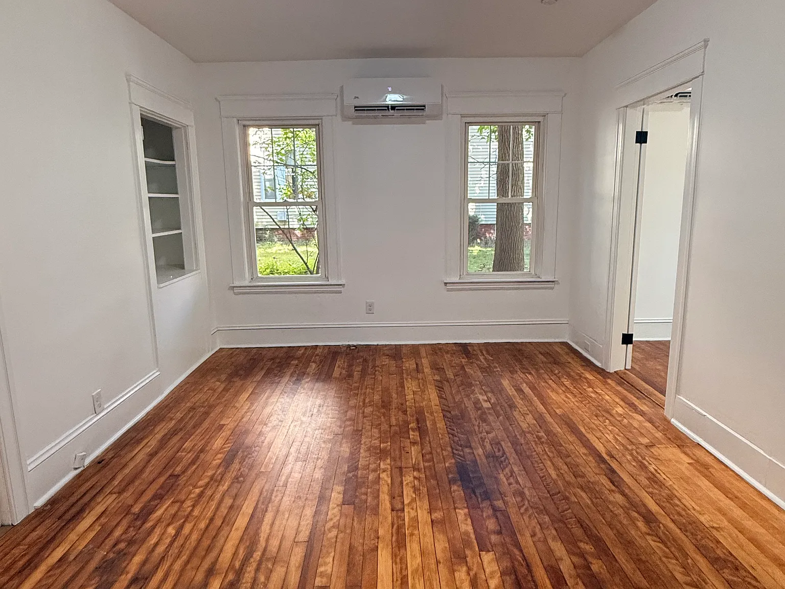 2 bed, 900 sqft, $2,400 — Photo 4