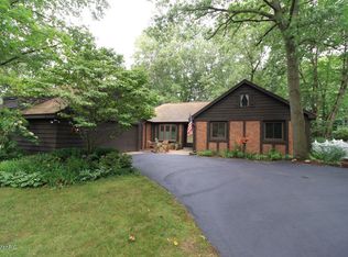 120 Walnut Woods Ct, Plainwell, MI 49080