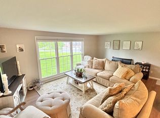 10 Carriage Dr APT 6, Orchard Park, NY 14127