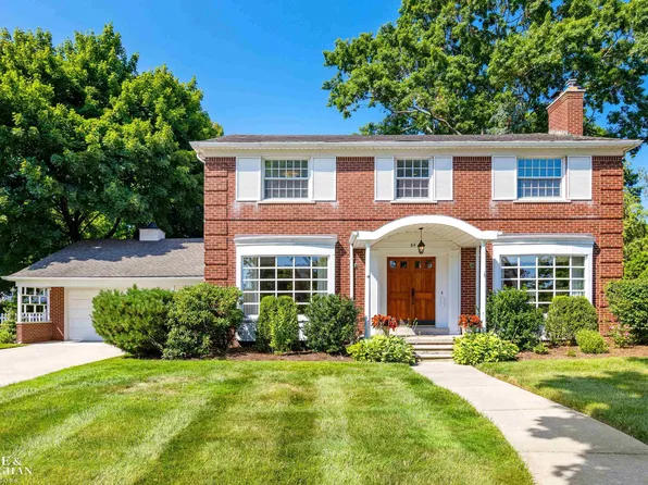 84 Clairview Rd, Grosse Pointe Shores, MI 48236