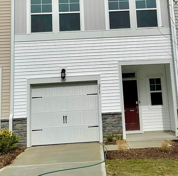 253 Peebles Dr — Photo 2