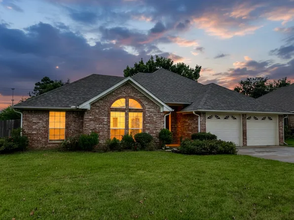 3750 Castlegate Dr, Paris, TX 75462