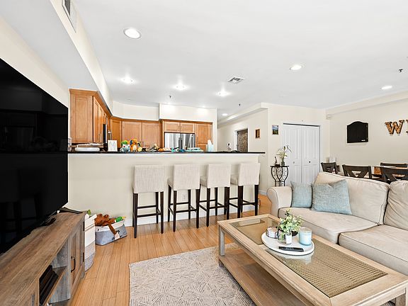3rd image of 404 Monroe St APT 5