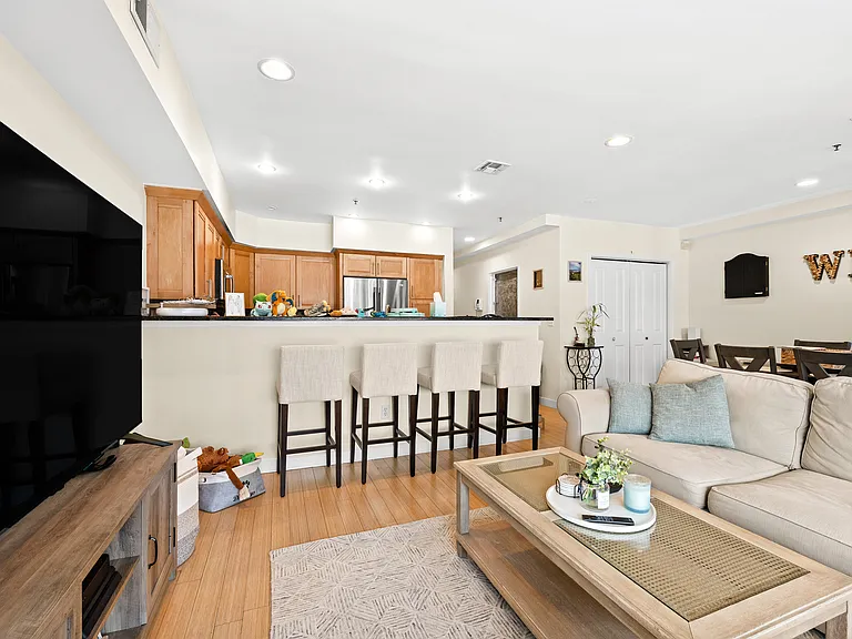 404 Monroe St #5 — Photo 3