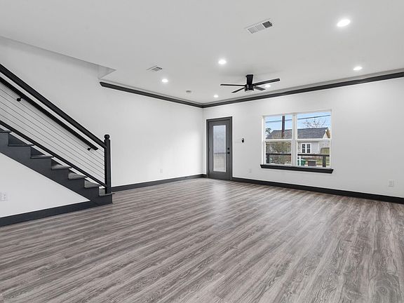 3rd image of 913 Panama St