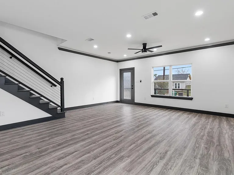 913 Panama St — Photo 3