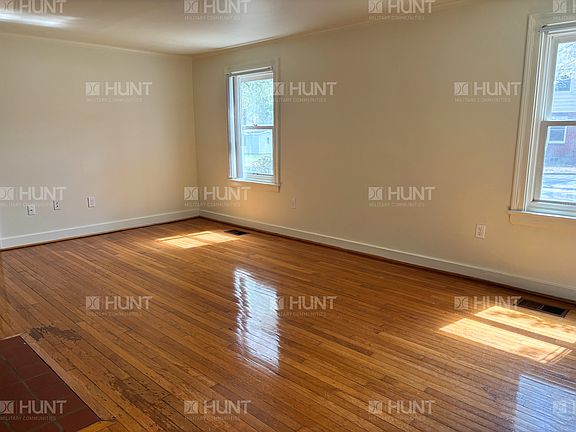 4th image of 329 Jefferson Dr