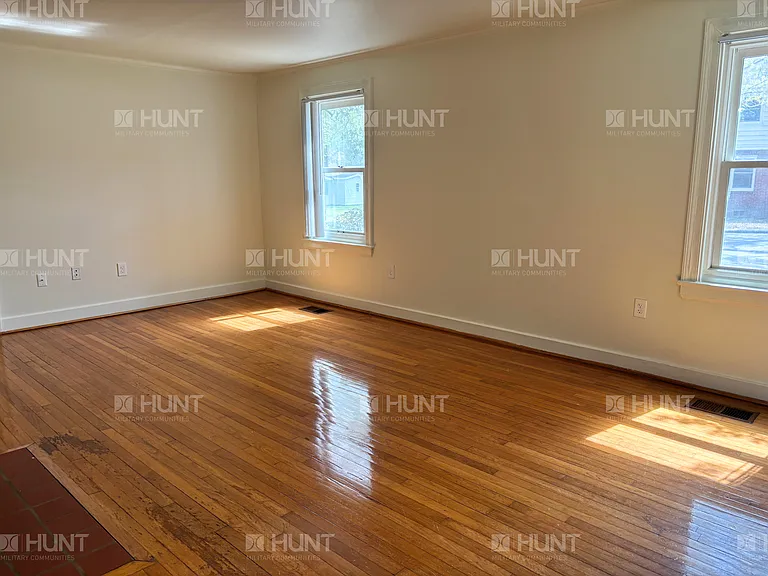 329 Jefferson Dr — Photo 4