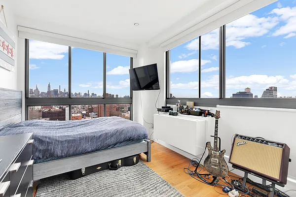 Rented by Bond New York | media 13