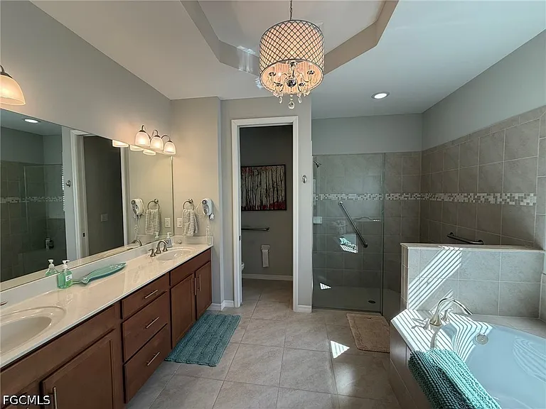 3916 King Edwards St — Photo 24