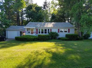 18 Macarthur Dr, Saratoga Springs, NY 12866
