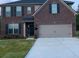 820 Copperwood Ln, Maryville, TN 37801